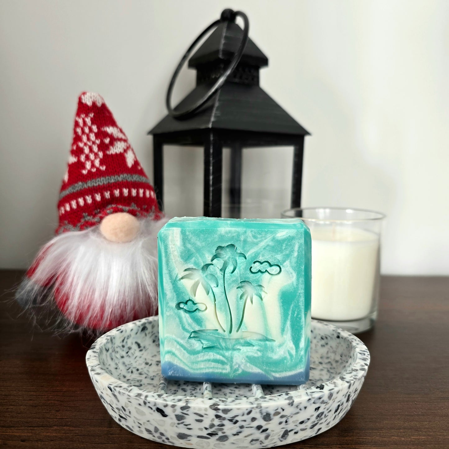 Handcrafted soap with the refreshing scent of Radical Sauvage. A fresh, airy blend inspired by ocean winds, leaving skin cleansed, soft, and revitalized.