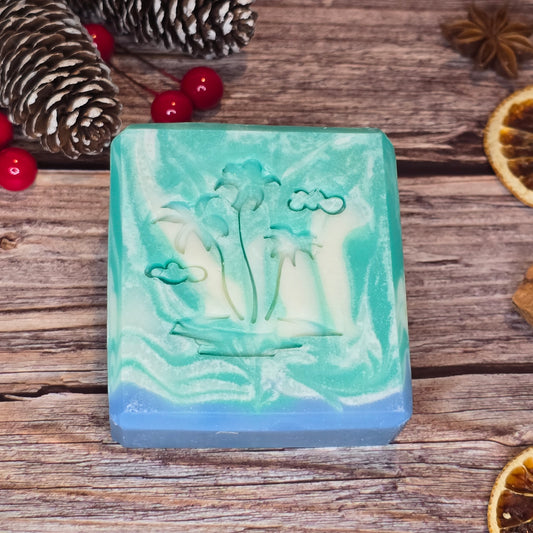 Handcrafted soap with the refreshing scent of Radical Sauvage. A fresh, airy blend inspired by ocean winds, leaving skin cleansed, soft, and revitalized.
